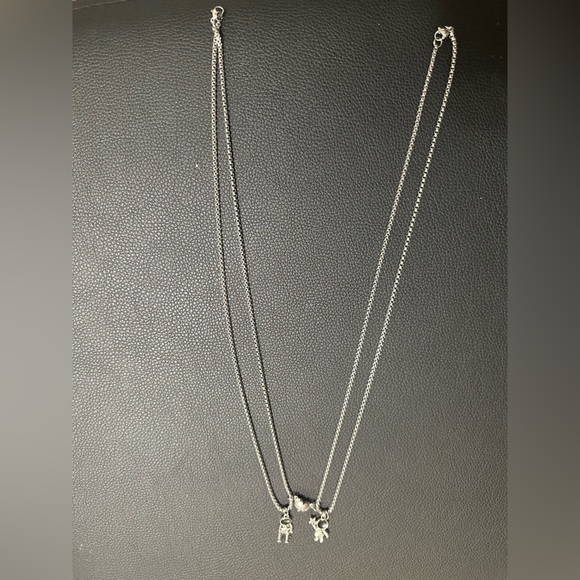 ONE LOVE SPACEMAN COUPLE NECKLACE WITH MAGNETIC PENDANTS - Picture 3 of 8